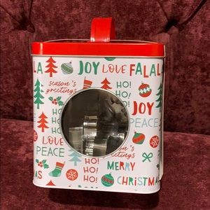 Core kitchen cookie tin & cookie cutter set